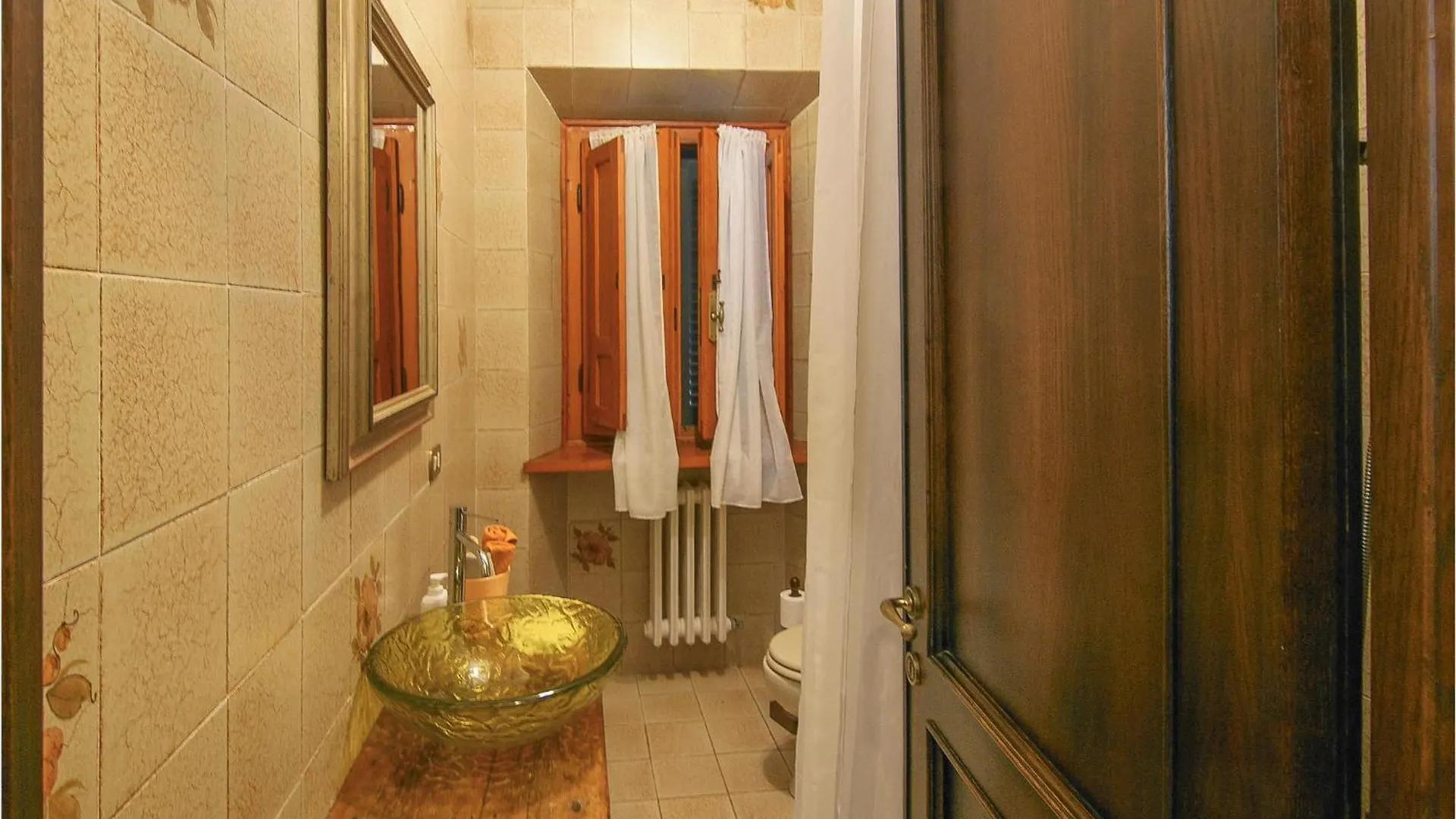 5 Bedroom Nice Home In Castelvecchio Di Comp,